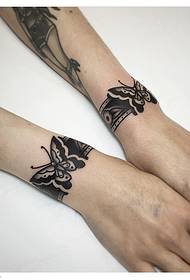pola tato pergelangan tangan kupu-kupu