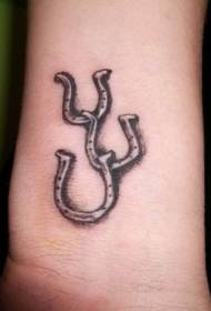 Polso tre semplici modelli di tatuaggi a ferro di cavallo