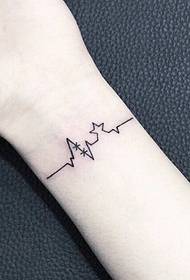 polso piccolo modello di tatuaggio ECG fresco è molto generoso