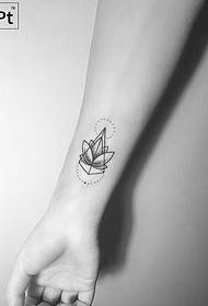 Polso loto linea di striature piccolo modello di tatuaggio fresco