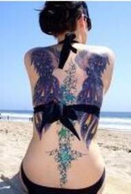 海灘美女背部個性紋身圖案欣賞