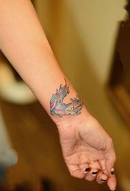 Tatuaggio polso fresco piuma arcobaleno