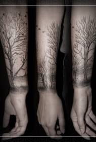 lengan hutan hitam dengan pola tato burung