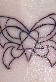 простий метелик лінія татуювання візерунок