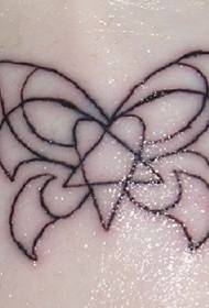 modello di tatuaggio semplice linea farfalla