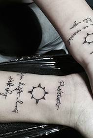 penuh kebahagiaan pasangan pergelangan tangan tato bahasa Inggeris