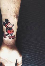 oulike Mickey Mouse tatoeëring op pols