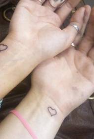 modello di tatuaggio amore semplice coppia polso