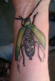 modello di tatuaggio di scarabeo meccanico verde polso