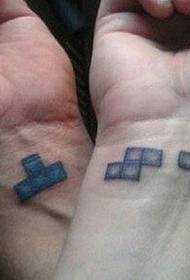 Pari ranne Tetris-tatuointikuviota