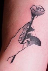 jenter håndleddet på den svart grå skissen punkt torn ferdigheter litterære vakre rose tatovering bilder