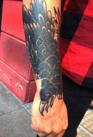 Рука просты малюнак татуіроўкі чорнага шэрага крумкача