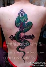 男生后背时尚帅气的蛇与十字架纹身图案