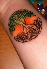 zapešće keltski čvor boje drvo uzorak tetovaža