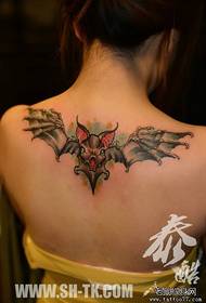 дівчина назад класичний красивий кажан татуювання візерунок