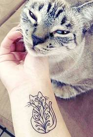 tatuaje de liña de gato flor de tatuaxe pequena tatuaxe de patrón fresco