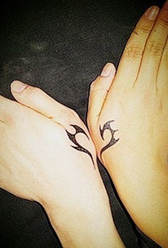 пара простий маленький свіжий татуювання на руку