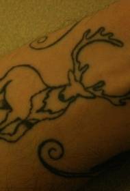patró de tatuatge de cérvol en línia negra de canell