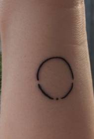 девојка зглоб на црној геометријској једноставној линији округле тетоваже слику
