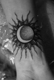 Чорний татуювання візерунок татуювання зап'ястя сонця і місяця