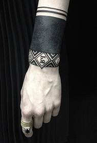 wrist tattoo ສີດໍາ totem