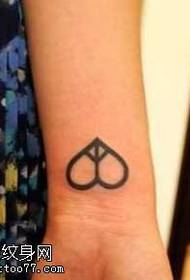 wzór tatuażu totem symbol nadgarstka i antywojenny symbol