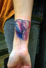 ranteen roiskemusteella maalattu norsun pää tatuointikuvio