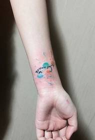 pola tato pergelangan tangan sing seger lan apik