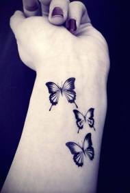 Gyönyörű három pillangó tetoválás minták a csuklóján