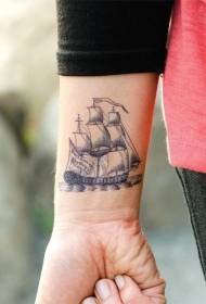 ručni crni jedrenjak osobnost uzorak tetovaža