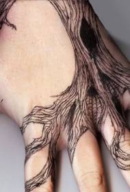 손 뒤의 검은 나무 문신 패턴