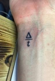 Europeisk håndleddetatovering Gutt håndledd på trekanter og bokstaver tatoveringsbilder
