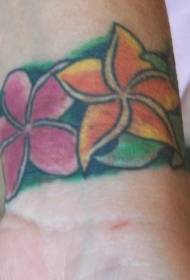 手首色のハワイの花のタトゥーパターン