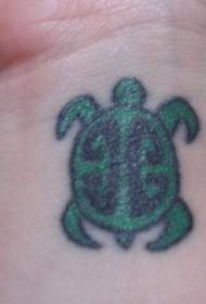 riešo spalvos mažo žalio vėžlio tatuiruotės modelis