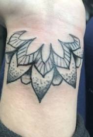 девојке запешће на црној сивој скици бодљикаве вештине књижевни естетски ван Гогх тетоважа слике 95556 - црта црта скица на зглобу, књижевна естетска наруквица тетоважа узорак