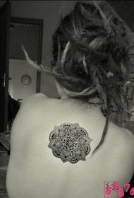 girls back creative black and white totem picture
