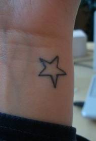 klassinen yksinkertainen ranteessa Star-tatuointikuvio