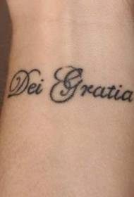 Ang grasya sa Diyos nga Latin pulso nga litrato sa tattoo