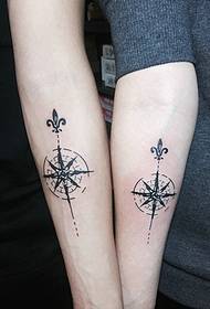 immagini del tatuaggio coppia bussola polso creativo