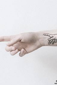 tatuatge a punt de canell tatuatge a mà