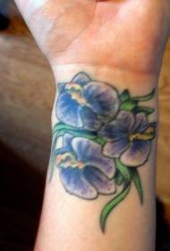 håndleddet blå blomster tatoveringsmønster