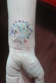 Tatuaje de boneca de unicornio de fantasía
