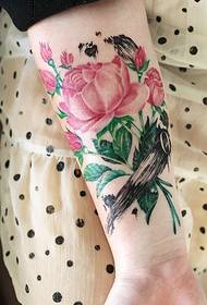 adecuado para tatuaje de loto de brazo para mulleres