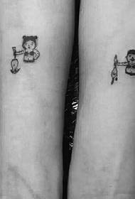 foto di tatuaggio di giocoso simpatico polso personaggio dei cartoni animati coppia
