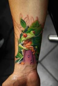 realistic green frog tattoo pattern on the wrist