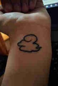 Cloud Tattoo Εικόνα Κορίτσι Καρπός Cloud Τατουάζ Εικόνα