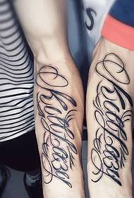 Braccio di fiori di moda sul polso Modello di coppia inglese tatuaggio