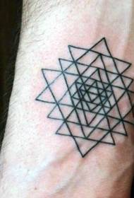 imagine de tatuaj simplu în stil geometric pe încheietura mâinii