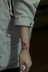 modello di tatuaggio ciliegia fresco e bello