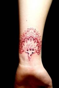 красивий візерунок татуювання павича
